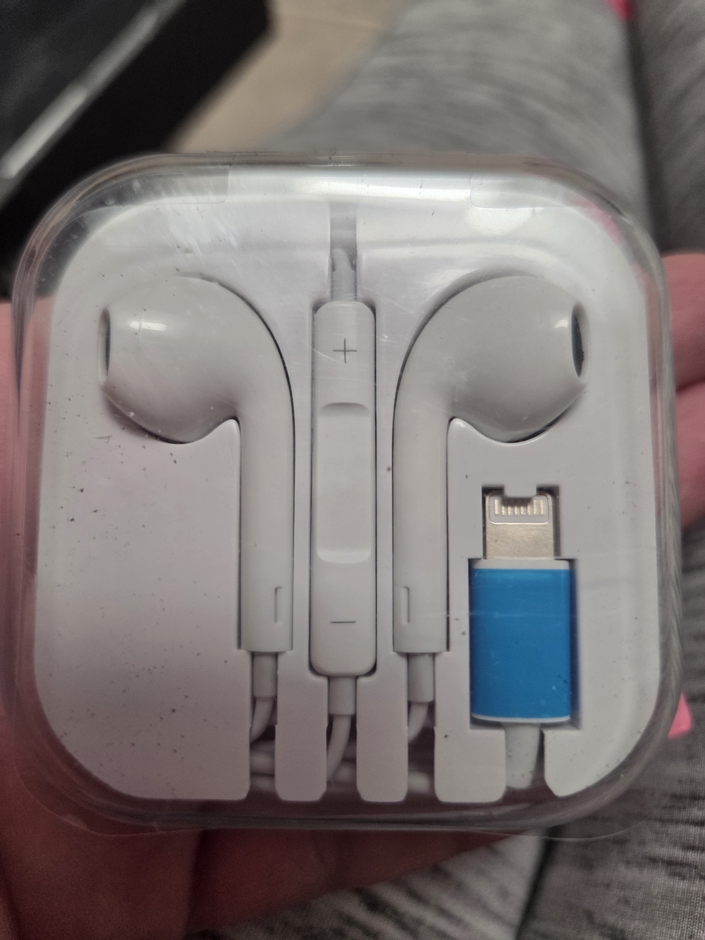 White Wired Earbuds with Volume Adjustment - Iphone Connection